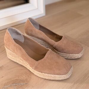 Bettye Muller Suede Reese Espadrille Heeled Wedges 8.5